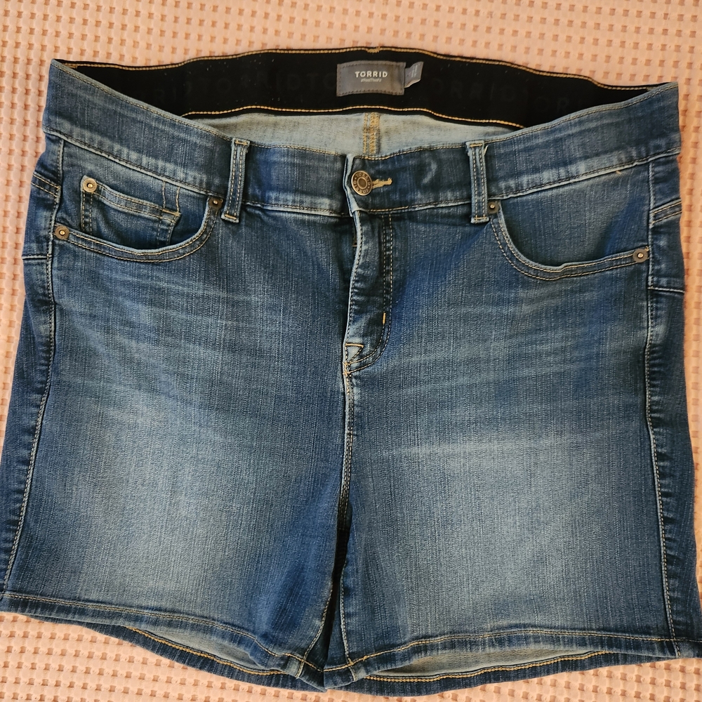 torrid Blue Wash Stretch Denim Jean Shorts